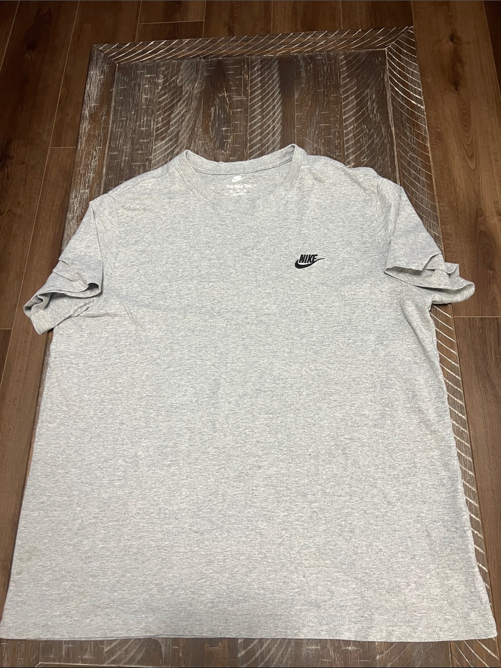 Nike Men’s Light Gray Short Sleeve Tee with Black Swoosh